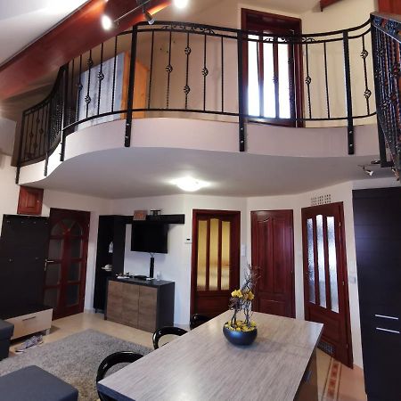 Galery Apartman ยูลา ภายนอก รูปภาพ