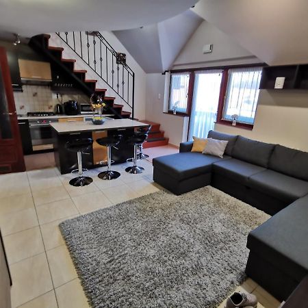 Galery Apartman ยูลา ภายนอก รูปภาพ