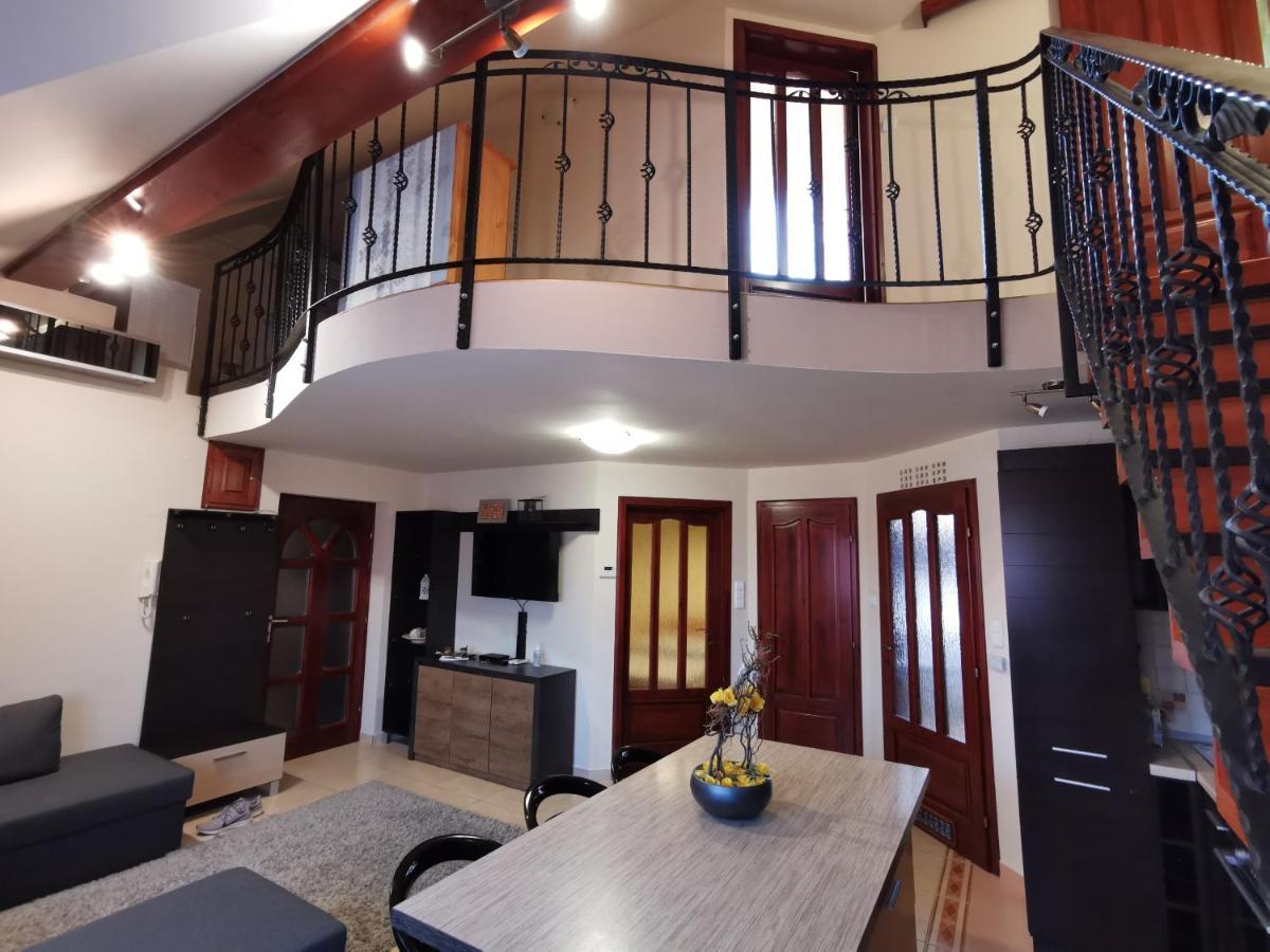 Galery Apartman ยูลา ภายนอก รูปภาพ