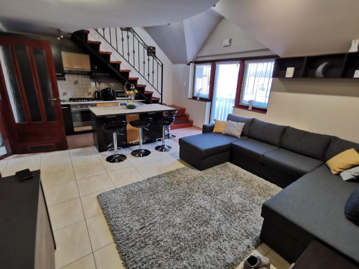 Galery Apartman ยูลา ภายนอก รูปภาพ