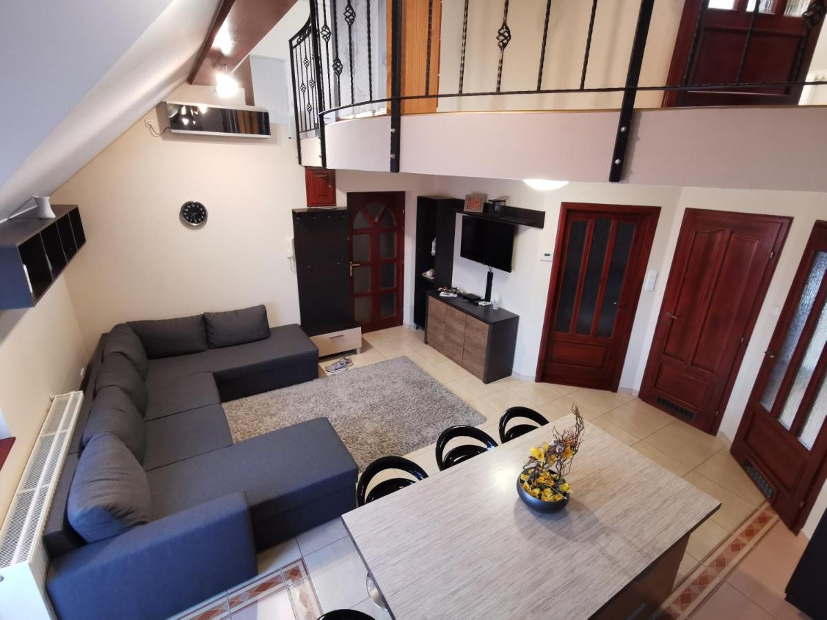 Galery Apartman ยูลา ภายนอก รูปภาพ