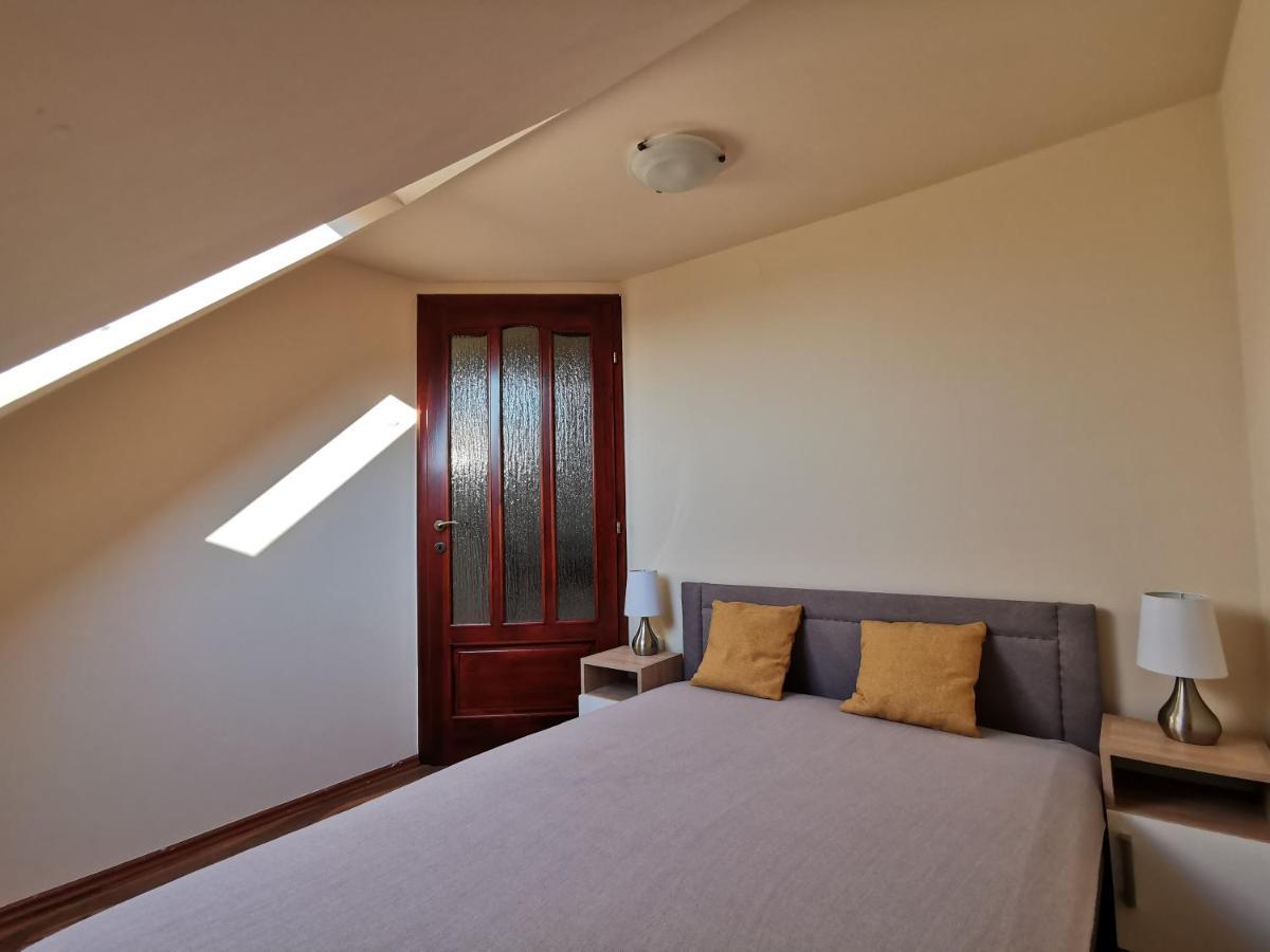 Galery Apartman ยูลา ภายนอก รูปภาพ