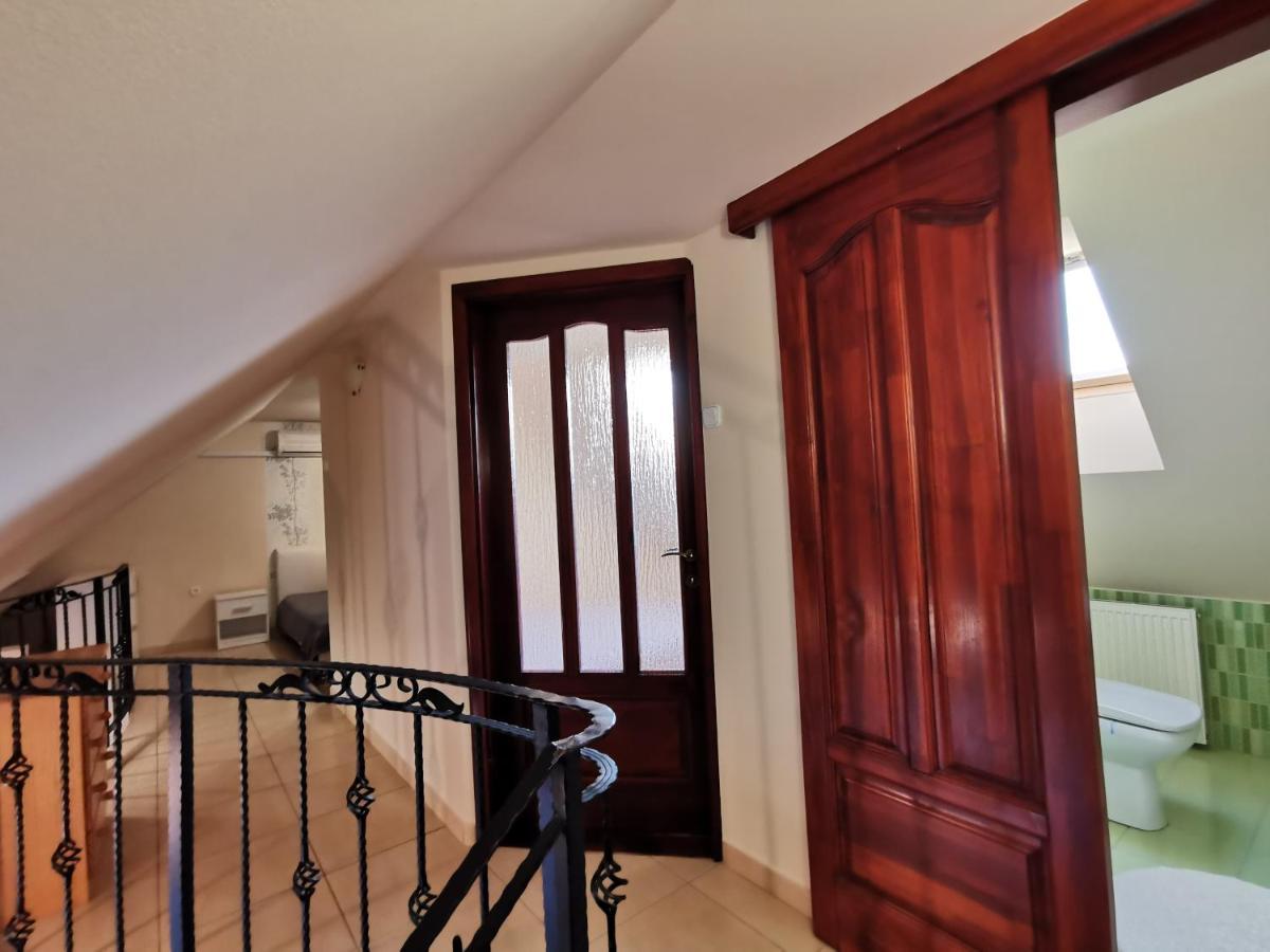 Galery Apartman ยูลา ภายนอก รูปภาพ