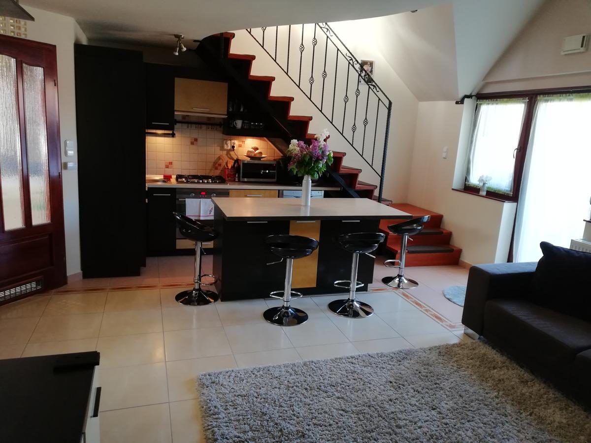 Galery Apartman ยูลา ภายนอก รูปภาพ